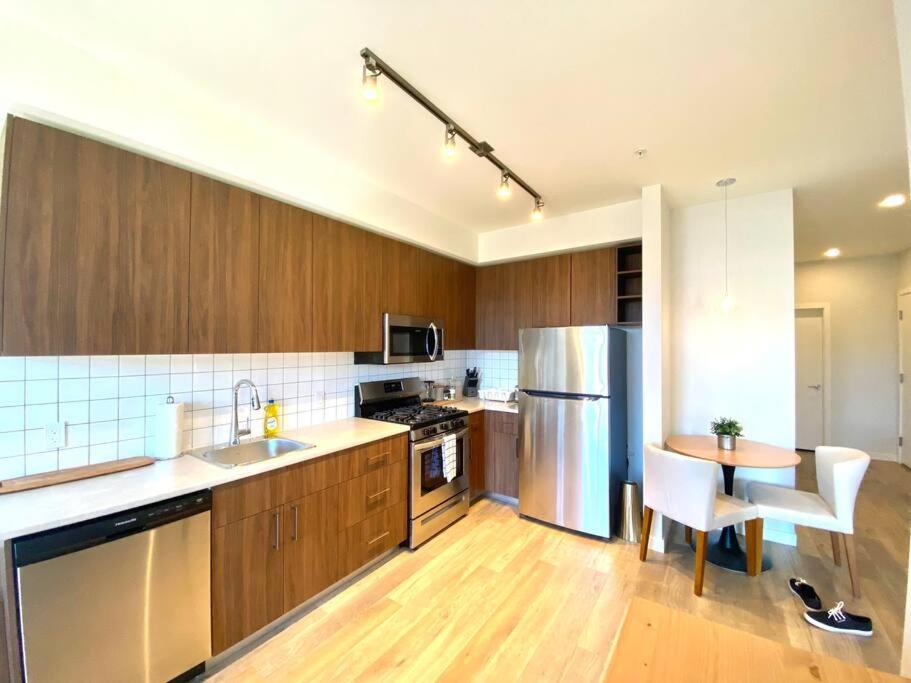 Lovely Brand New Condo Sidney Exterior foto