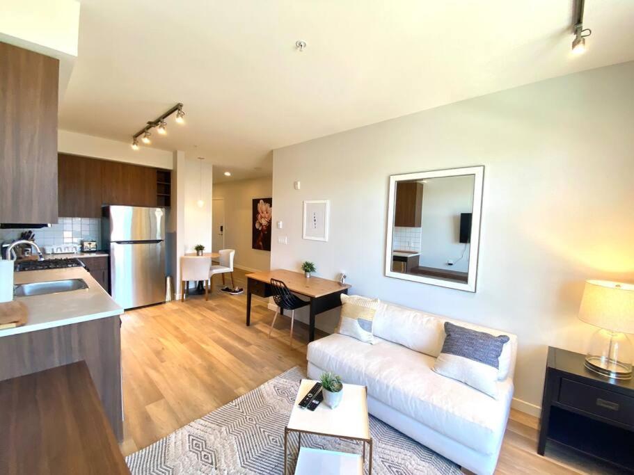 Lovely Brand New Condo Sidney Exterior foto