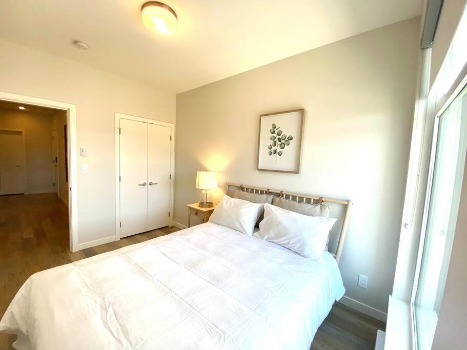 Lovely Brand New Condo Sidney Exterior foto